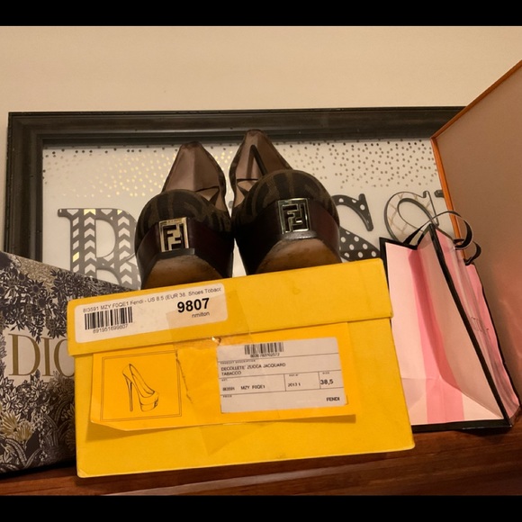 FENDI DÉCOLLETÉ ZUCCA JACQUARD - Picture 10 of 10